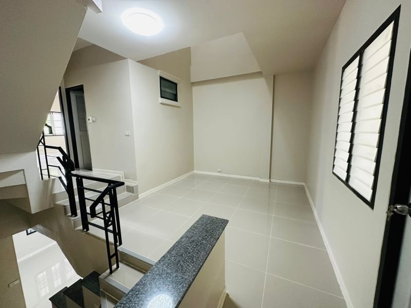 หมู่บ้านเมืองประชา ซอยหทัยราษฎร์ 35 อยู่โซนหน้าหมู่บ้านติดสวนสาธารณะ - รูปที่ 7
