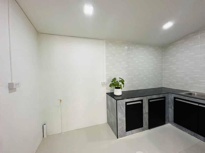 หมู่บ้านฉัตรณรงค์3 ซอยเปียร์นนท์ ลำลูกกาคลองสาม ทำเลดีมากใกล้รถไฟฟ้าคูคต มีระเบียง รีโนใหม่ทั้งหลัง - รูปที่ 14