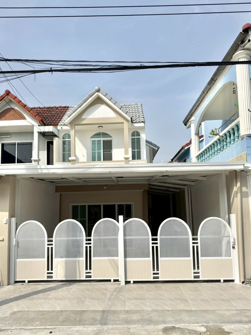 บ้านรีโนเวท 3 ห้องนอน พร้อมเข้าอยู่ แถมเฟอร์ครบ ถนนหทัยราษฎร์ ใกล้แยกมีนบุรี ใกล้แฟชั่นไอส์แลนด์ 